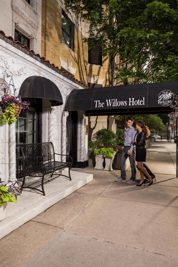 The Willows Hotel image 1